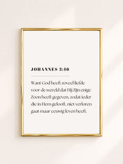 Beige minimalistische poster met Johannes 3:16 in het Nederlands, christelijke bijbeltekst poster voor modern, Scandinavisch en neutraal interieur.