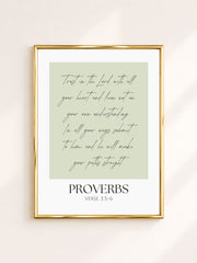 Groene minimalistische poster met Spreuken 3:5–6 – Trust in the Lord, christelijke bijbeltekst poster voor modern, Scandinavisch en neutraal interieur.